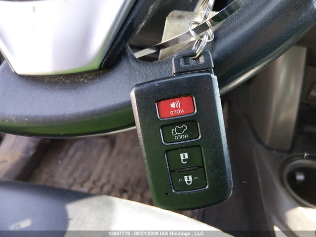 Продажа на аукционе авто 2017 Toyota Rav4 Se, vin: 2T3JFREV6HW642631, номер лота: 12607776