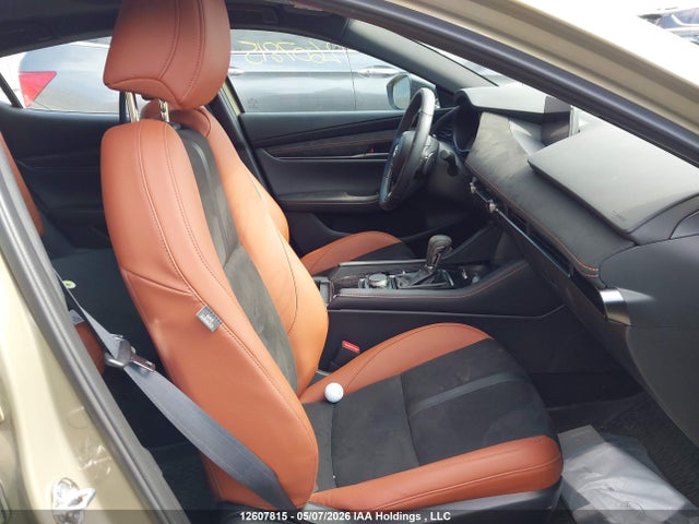 JM1BPBJY4S1795619 Mazda Mazda3 Suna