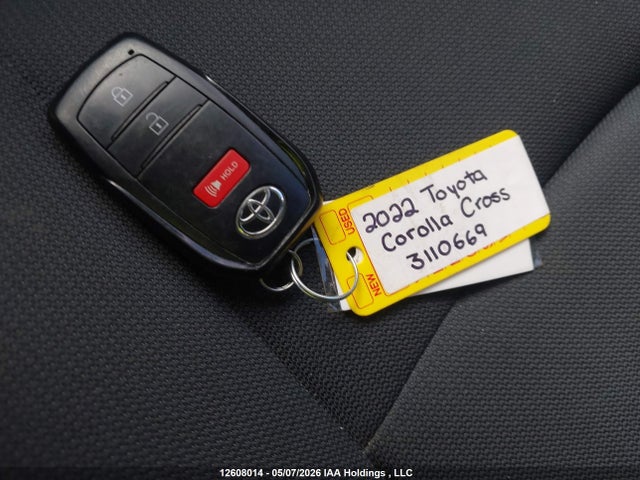 12608014 :رقم المزاد ، 7MUBAABG2NV021884 vin ، 2022 Toyota Corolla Cross Le مزاد بيع