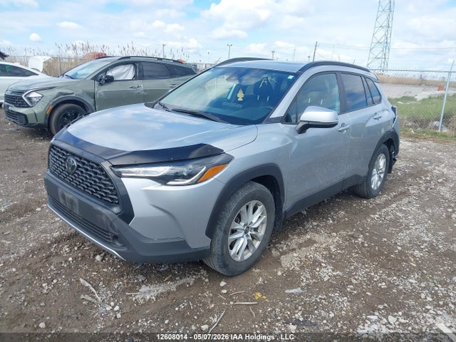 12608014 :رقم المزاد ، 7MUBAABG2NV021884 vin ، 2022 Toyota Corolla Cross Le مزاد بيع