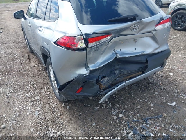 12608014 :رقم المزاد ، 7MUBAABG2NV021884 vin ، 2022 Toyota Corolla Cross Le مزاد بيع