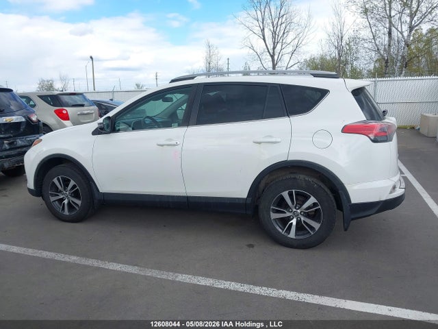 12608044 :رقم المزاد ، 2T3ZFREV2JW435422 vin ، 2018 Toyota Rav4 Le مزاد بيع