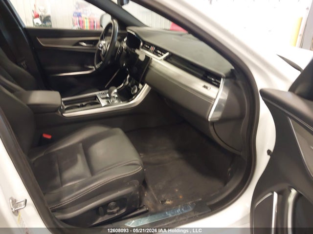 SAJBL4GX7RCY96353 Jaguar Xf R-dynamic Se