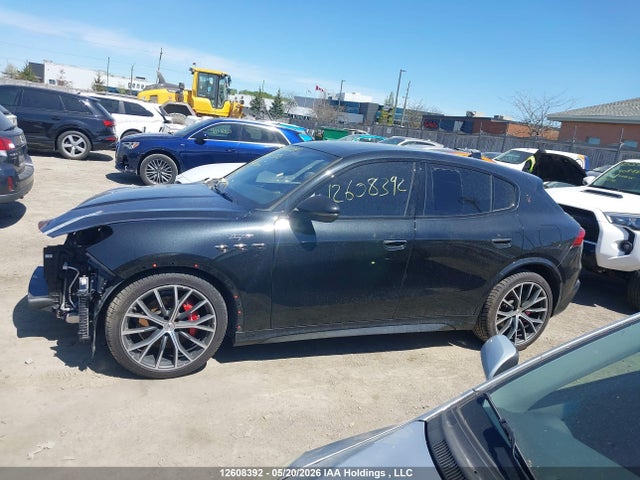 12608392 :رقم المزاد ، ZN682CVT4P7422550 vin ، 2023 Maserati Grecale Trofeo مزاد بيع