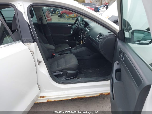 12608393 :رقم المزاد ، 3VWWL7AJ2BM072638 vin ، 2011 Volkswagen Jetta مزاد بيع