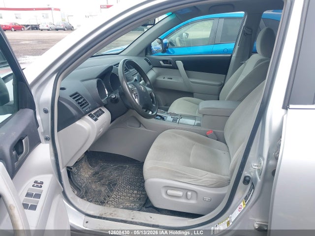 12608430 :رقم المزاد ، 5TDBK3EH7CS117322 vin ، 2012 Toyota Highlander V6 مزاد بيع