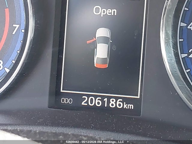 2T1BURHE0JC057713 Toyota COROLLA SE