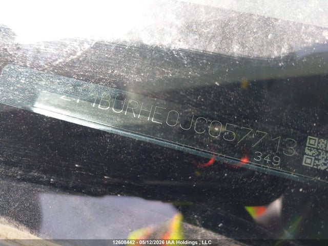 2T1BURHE0JC057713 Toyota COROLLA SE