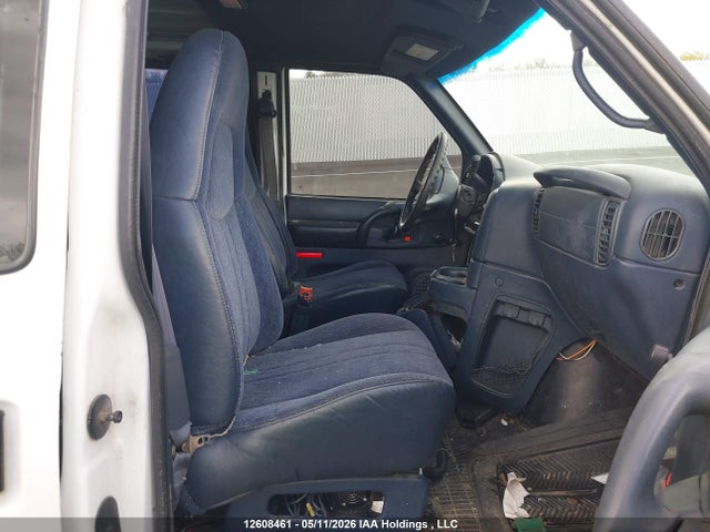 1999 Chevrolet Astro მანქანა იყიდება აუქციონზე, vin: 1GCDL19W8XB196743, აუქციონის ნომერი: 12608461