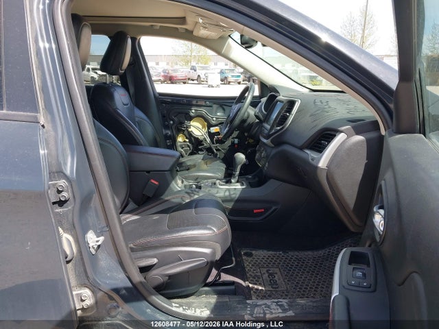2017 Jeep Cherokee Trailhawk მანქანა იყიდება აუქციონზე, vin: 1C4PJMBS2HW619869, აუქციონის ნომერი: 12608477