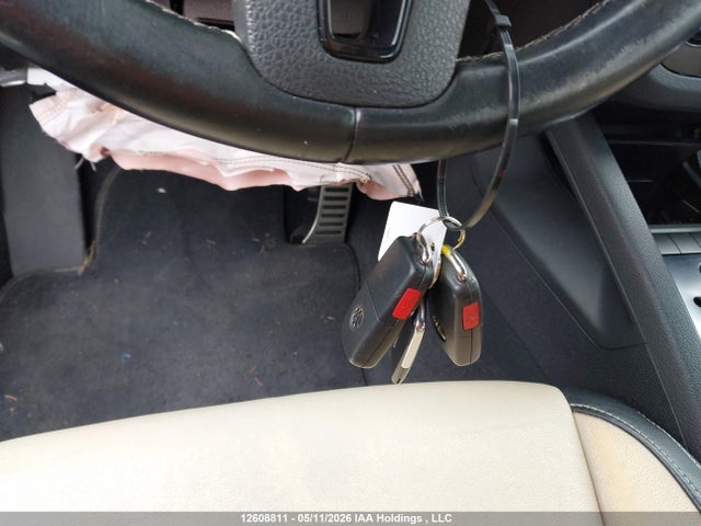 2015 Volkswagen Eos მანქანა იყიდება აუქციონზე, vin: WVWFD8AH2FV002202, აუქციონის ნომერი: 12608811