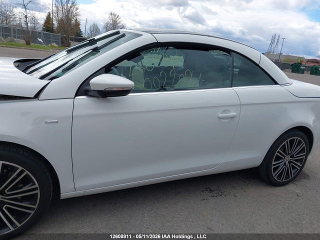 2015 Volkswagen Eos მანქანა იყიდება აუქციონზე, vin: WVWFD8AH2FV002202, აუქციონის ნომერი: 12608811