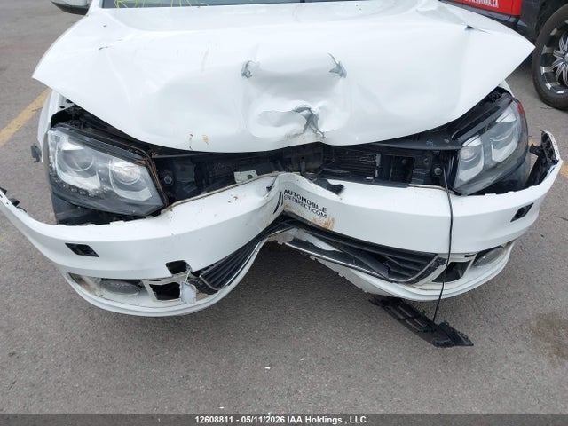 2015 Volkswagen Eos მანქანა იყიდება აუქციონზე, vin: WVWFD8AH2FV002202, აუქციონის ნომერი: 12608811