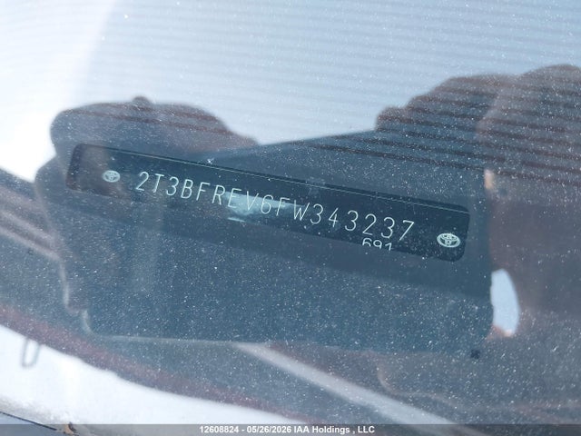 12608824 :رقم المزاد ، 2T3BFREV6FW343237 vin ، 2015 Toyota Rav4 Le مزاد بيع