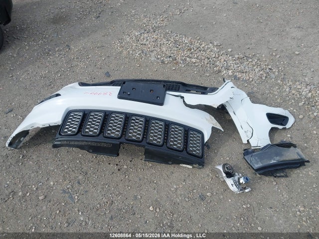 1C4RJFAGXJC292677 Jeep Grand Cherokee Laredo