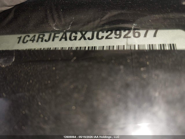 1C4RJFAGXJC292677 Jeep Grand Cherokee Laredo