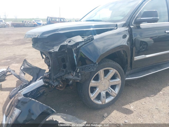 1GYS4CKJXJR165114 Cadillac Escalade Premium Luxury