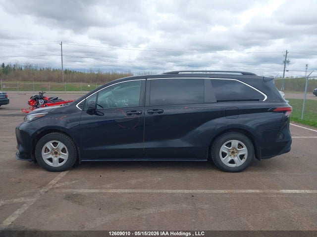 12609010 :رقم المزاد ، 5TDGRKEC4NS082970 vin ، 2022 Toyota Sienna Le 8-passenger مزاد بيع