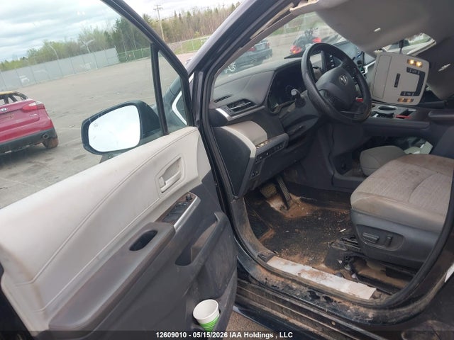 12609010 :رقم المزاد ، 5TDGRKEC4NS082970 vin ، 2022 Toyota Sienna Le 8-passenger مزاد بيع
