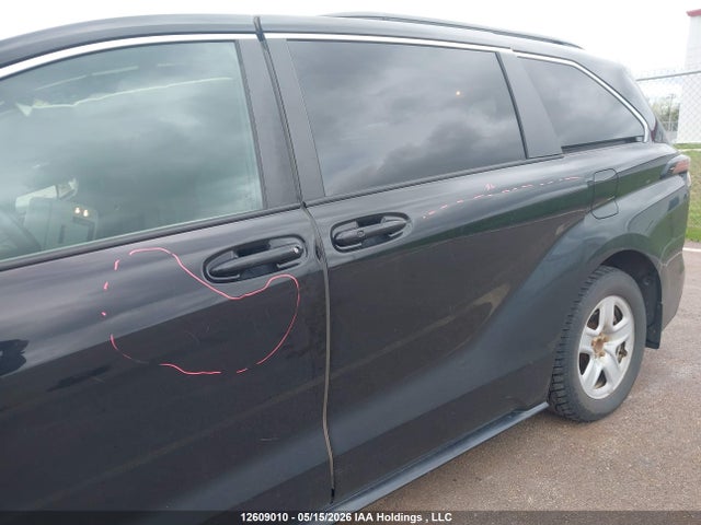 12609010 :رقم المزاد ، 5TDGRKEC4NS082970 vin ، 2022 Toyota Sienna Le 8-passenger مزاد بيع