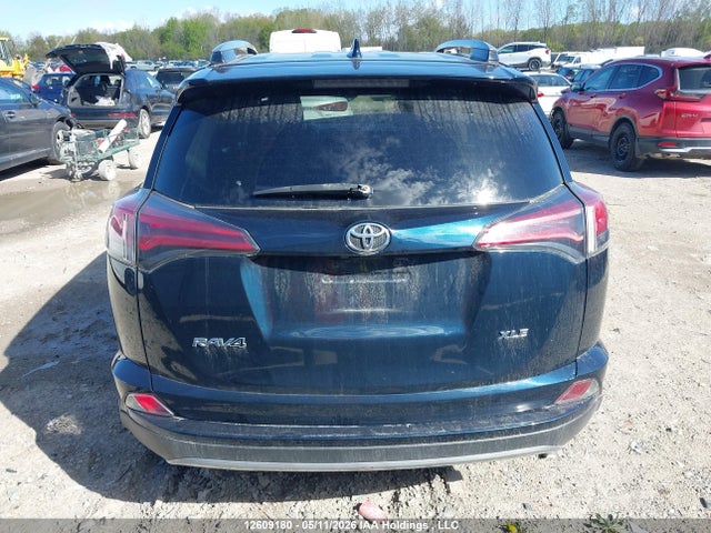 12609180 :رقم المزاد ، 2T3WFREV0JW426978 vin ، 2018 Toyota Rav4 Adventure/xle مزاد بيع