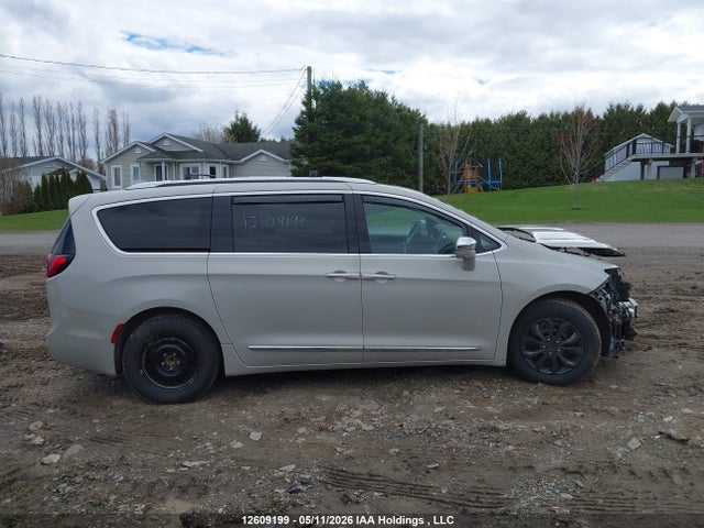 2C4RC1GG9HR599246 Chrysler Pacifica Limited