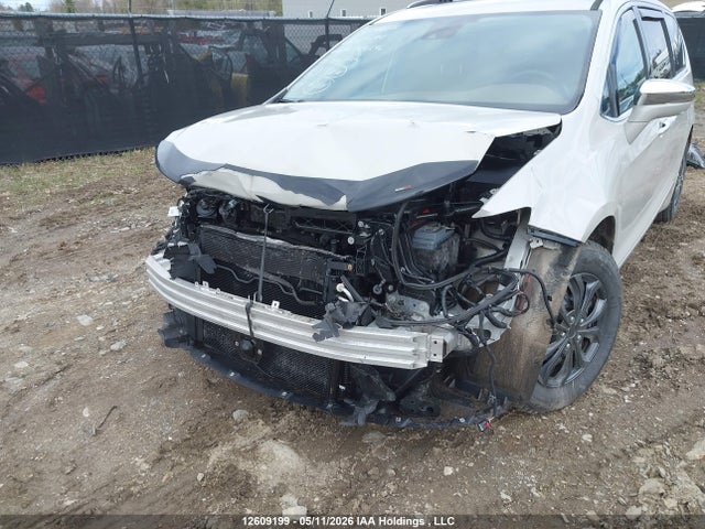 2C4RC1GG9HR599246 Chrysler Pacifica Limited