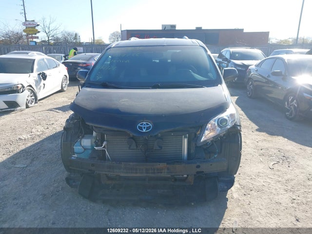 12609232 :رقم المزاد ، 5TDKK3DC5BS017286 vin ، 2011 Toyota Sienna Le مزاد بيع