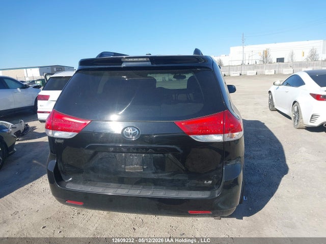 12609232 :رقم المزاد ، 5TDKK3DC5BS017286 vin ، 2011 Toyota Sienna Le مزاد بيع