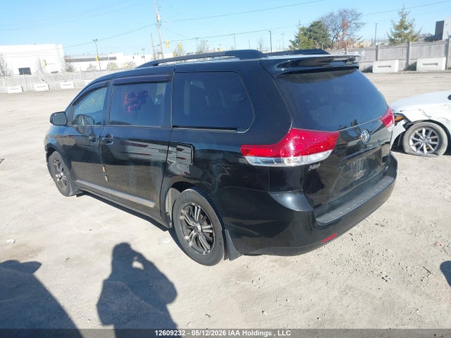 12609232 :رقم المزاد ، 5TDKK3DC5BS017286 vin ، 2011 Toyota Sienna Le مزاد بيع