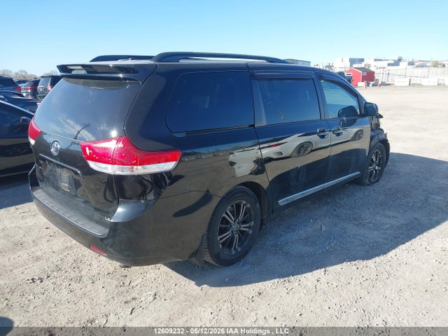 12609232 :رقم المزاد ، 5TDKK3DC5BS017286 vin ، 2011 Toyota Sienna Le مزاد بيع
