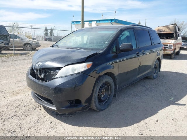 12609286 :رقم المزاد ، 5TDKZ3DCXHS827601 vin ، 2017 Toyota Sienna Le 8 Passenger مزاد بيع