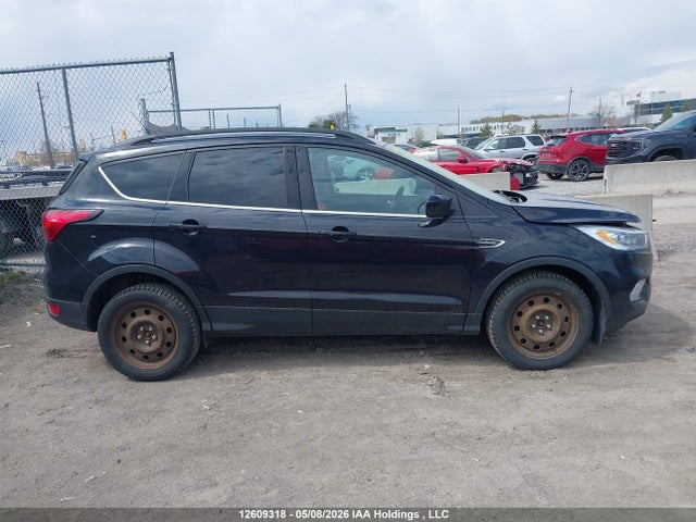 1FMCU9HD3KUC41863 Ford ESCAPE SEL