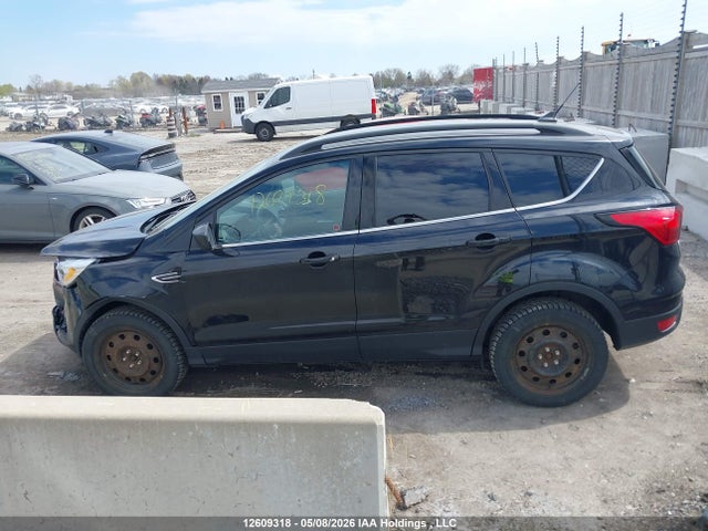 1FMCU9HD3KUC41863 Ford ESCAPE SEL
