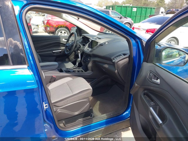 12609439 :رقم المزاد ، 1FMCU0GD3HUE19552 vin ، 2017 Ford Escape Se مزاد بيع
