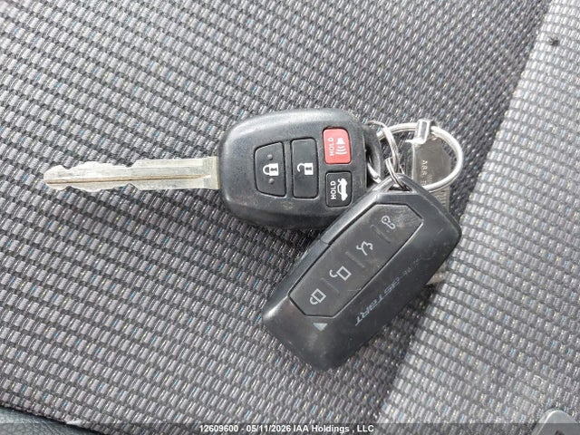 2T1BURHE1HC908556 Toyota COROLLA SE
