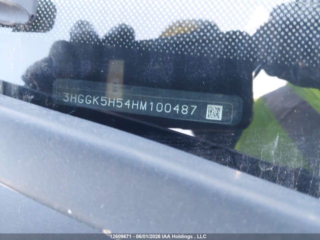 12609671 :رقم المزاد ، 3HGGK5H54HM100487 vin ، 2017 Honda Fit مزاد بيع