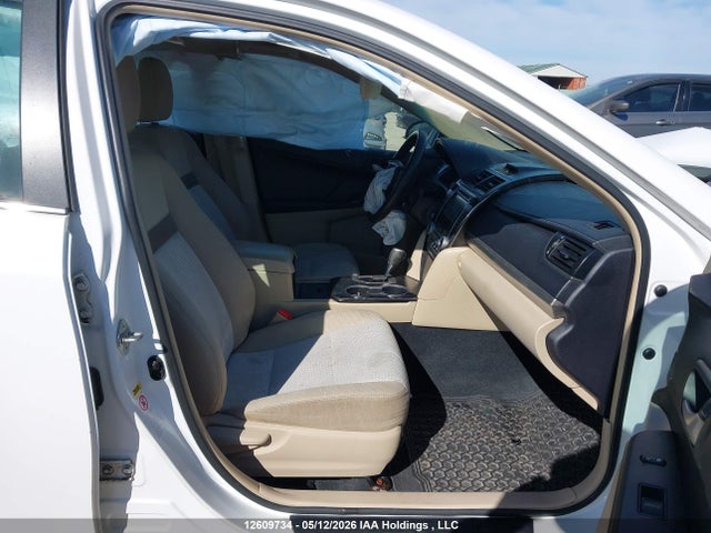 12609734 :رقم المزاد ، 4T1BF1FKXCU147523 vin ، 2012 Toyota Camry Se/le/xle مزاد بيع