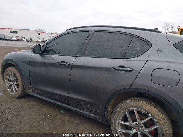 12609778 :رقم المزاد ، ZASFAKNN4J7C01486 vin ، 2018 Alfa Romeo Stelvio Ti Sport مزاد بيع