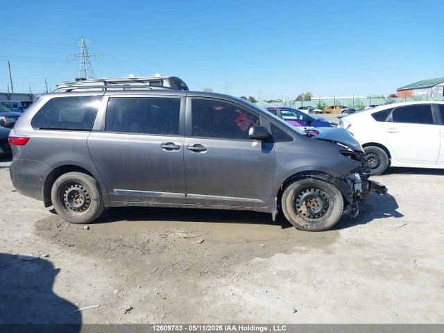 Aukcja sprzedaży 2017 Toyota Sienna Le, vin: 5TDKZ3DCXHS876846, numer aukcji: 12609783