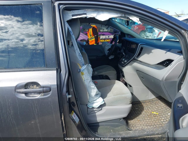 Aukcja sprzedaży 2017 Toyota Sienna Le, vin: 5TDKZ3DCXHS876846, numer aukcji: 12609783