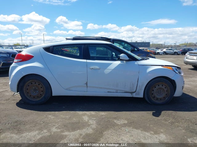 KMHTC6AD4GU300681 Hyundai Veloster Se