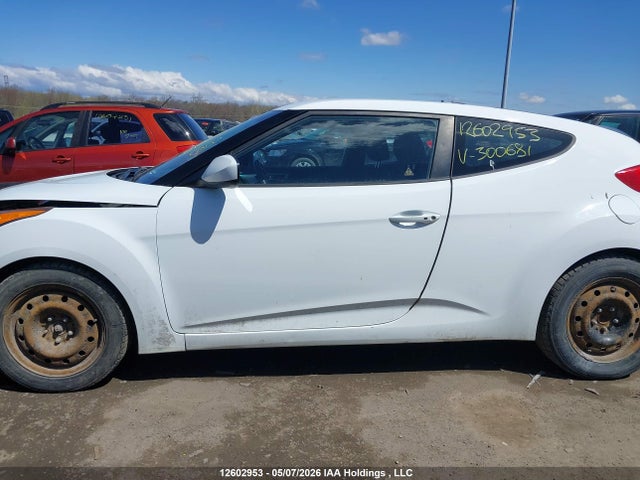 KMHTC6AD4GU300681 Hyundai Veloster Se