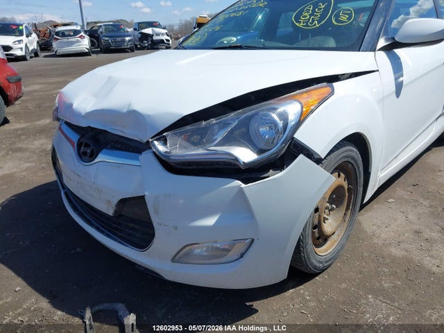 KMHTC6AD4GU300681 Hyundai Veloster Se