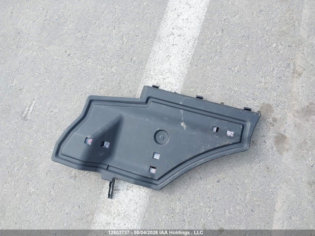 2T1BURHE0JC097435 Toyota COROLLA LE
