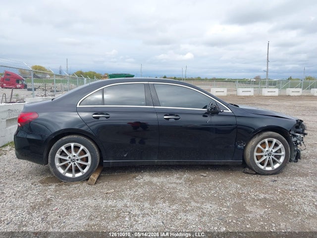 W1K3G4FB0NJ354214 Mercedes-Benz A 220 4matic