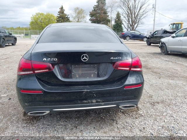 W1K3G4FB0NJ354214 Mercedes-Benz A 220 4matic