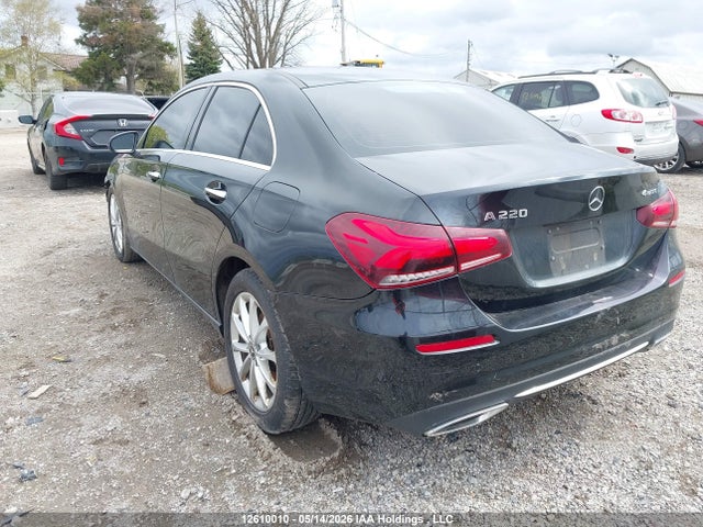 W1K3G4FB0NJ354214 Mercedes-Benz A 220 4matic