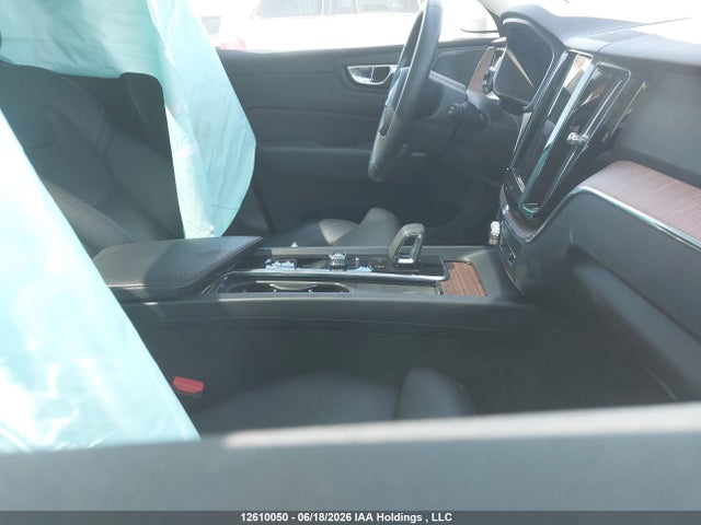 LYVL12RK6NB899189 Volvo Xc60 B5 Momentum