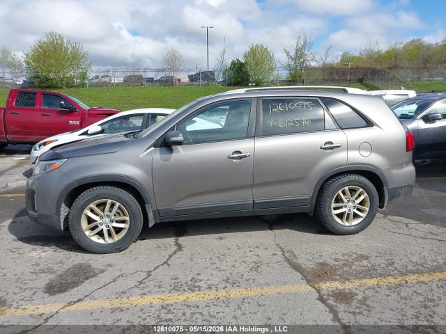 5XYKT3A62FG612546 KIA SORENTO LX